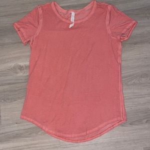 Lululemon Tee (Peachy Color) ADORABLE ON!!